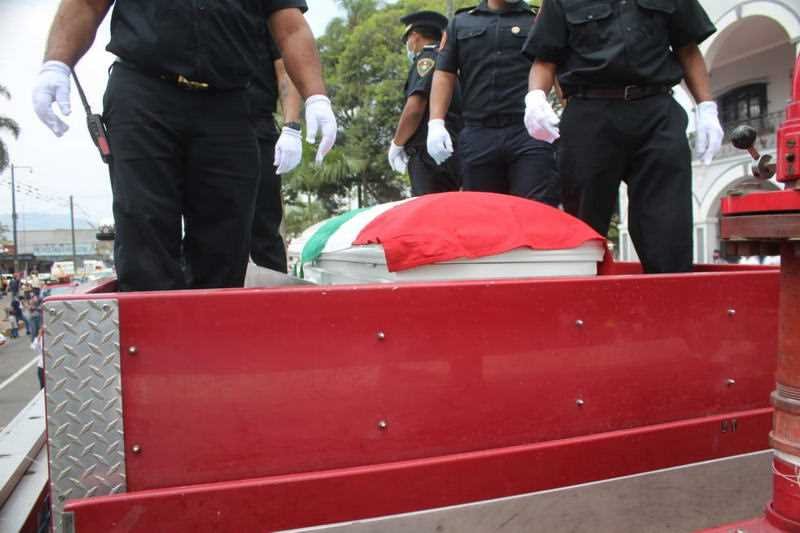 Sentido adiós dan fortinenses a bomberos fallecidos en accidente