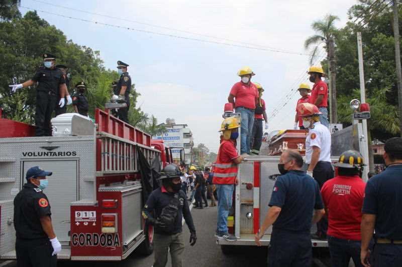Sentido adiós dan fortinenses a bomberos fallecidos en accidente