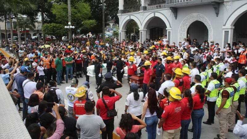 Sentido adiós dan fortinenses a bomberos fallecidos en accidente