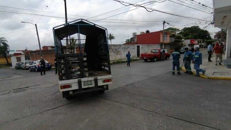 Chocan camionetas en la avenida 21 y calle 19; solo daños materiales en percance