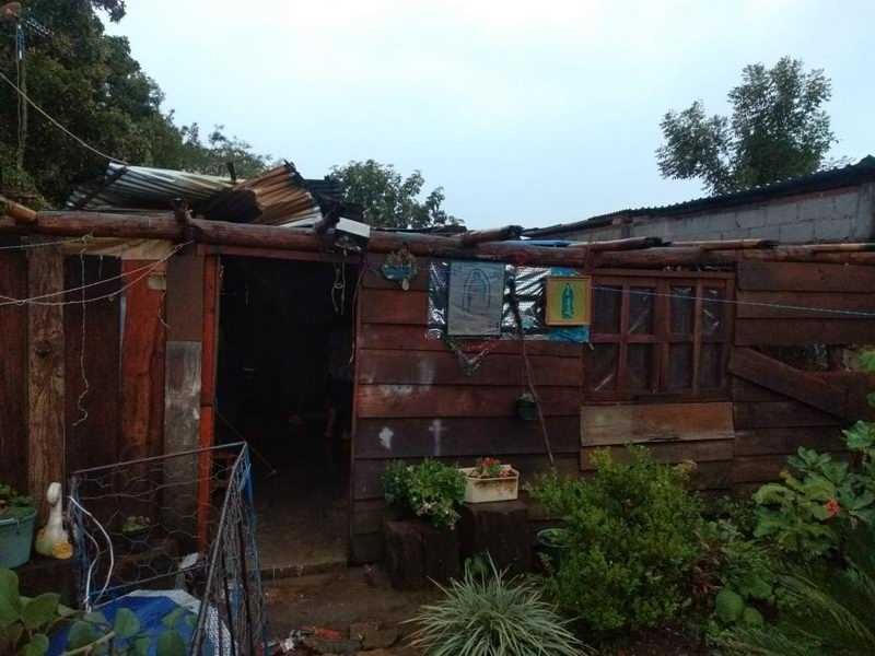 Casas destechadas deja tormenta en Ixhuatlán del Café