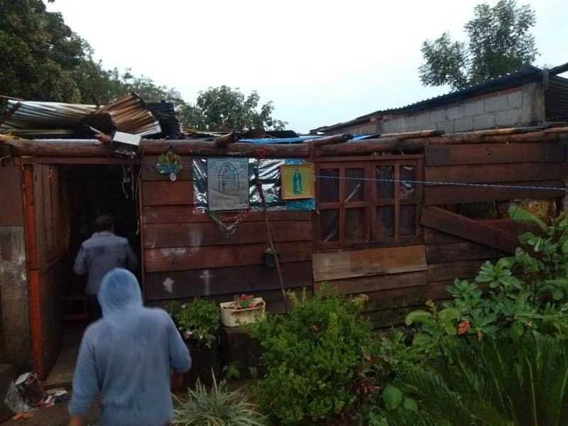 Casas destechadas deja tormenta en Ixhuatlán del Café
