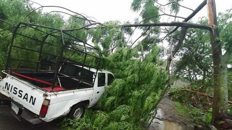 Casas destechadas deja tormenta en Ixhuatlán del Café