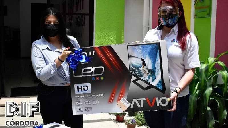 Entrega DIF premios a ganadores del Concurso “Mis Derechos y Obligaciones”