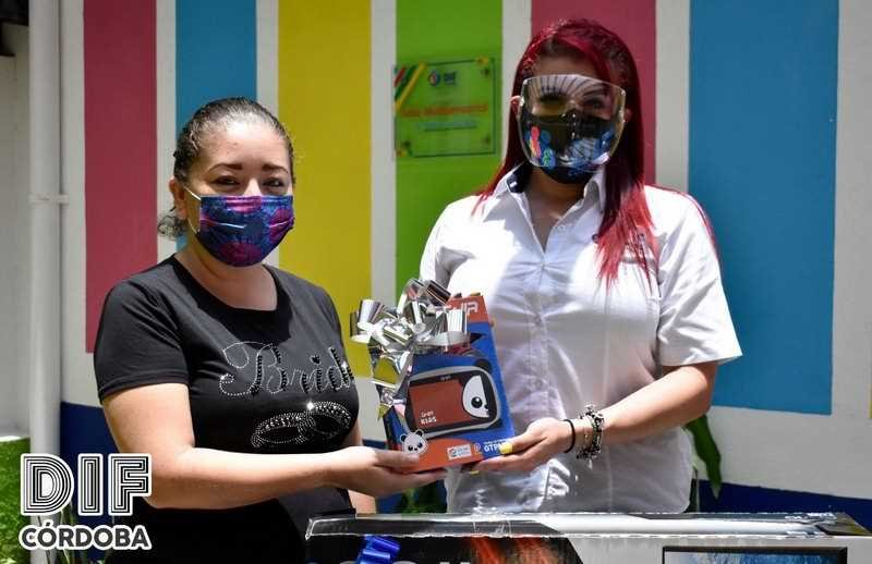 Entrega DIF premios a ganadores del Concurso “Mis Derechos y Obligaciones”