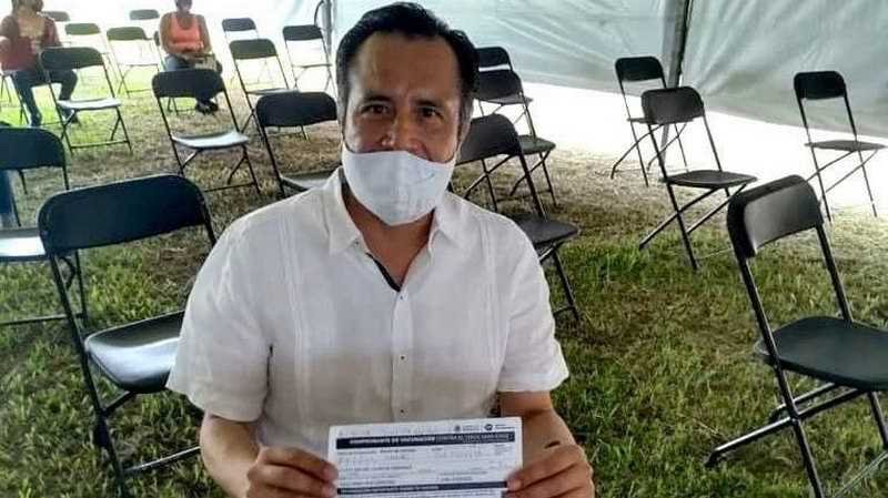 Gobernador Cuitláhuac García recibe primera dosis de la vacuna contra COVID-19
