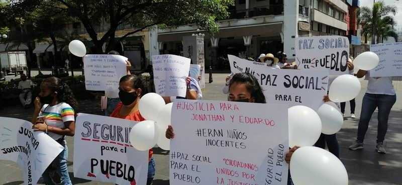 Marchan vecinos de La Patrona; exigen castigo a los homicidas de dos menores
