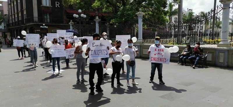 Marchan vecinos de La Patrona; exigen castigo a los homicidas de dos menores