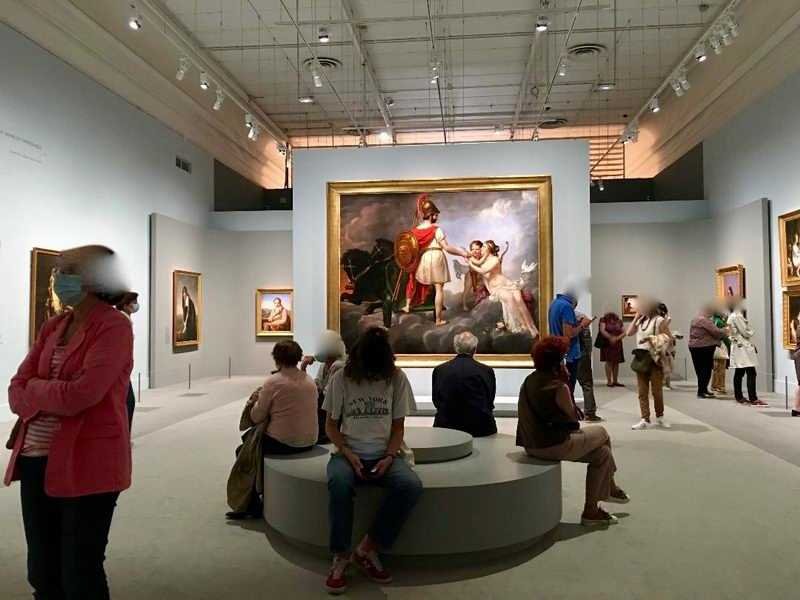 Una exposición muy femenina