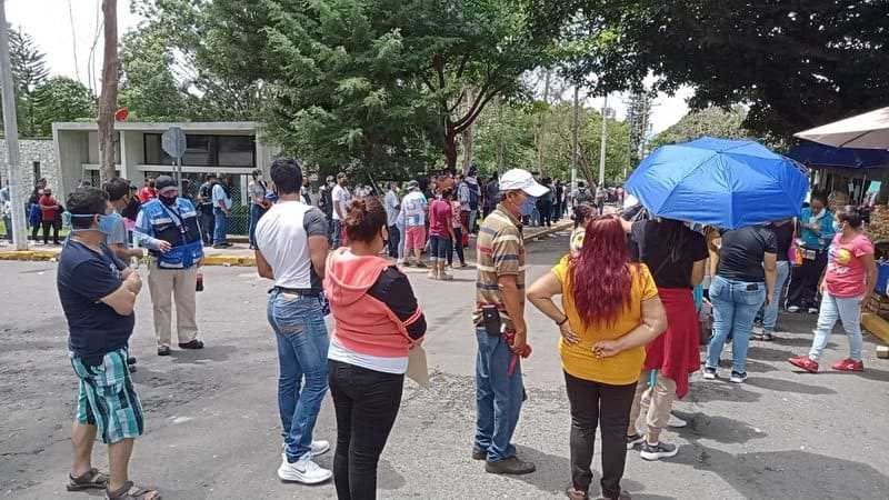 Miles de jóvenes saturan centro de vacunación contra Covid 19 en Córdoba