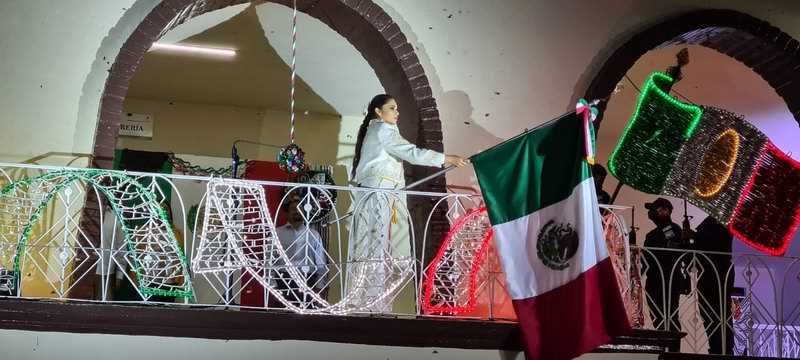 Transmiten ceremonia del Grito de Independencia en Ixhuatlán del Café