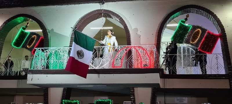 Transmiten ceremonia del Grito de Independencia en Ixhuatlán del Café