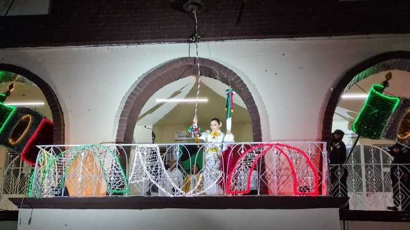 Transmiten ceremonia del Grito de Independencia en Ixhuatlán del Café