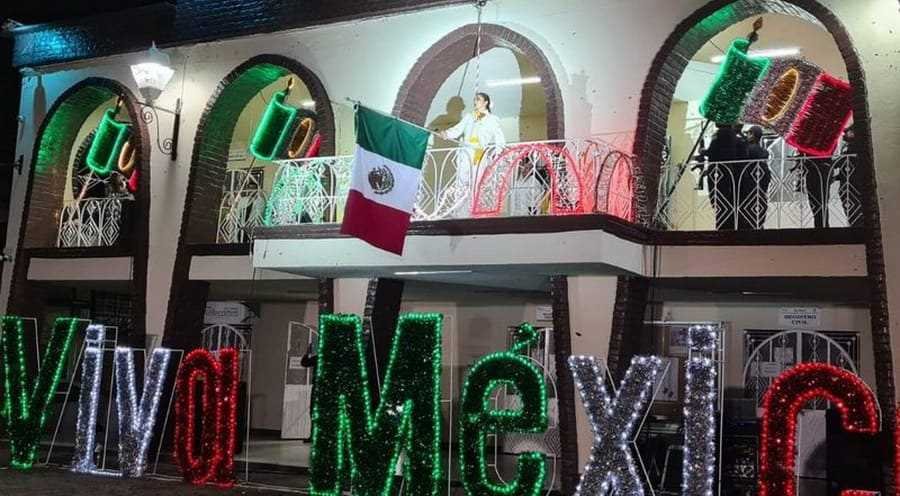 Transmiten ceremonia del Grito de Independencia en Ixhuatlán del Café