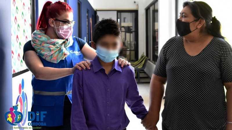 Reintegra DIF a adolecente con sus familiares