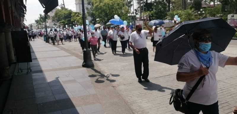 Alrededor de 3 mil personas marchan en Córdoba a favor fe la mujer y de la vida