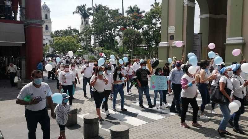 Alrededor de 3 mil personas marchan en Córdoba a favor fe la mujer y de la vida
