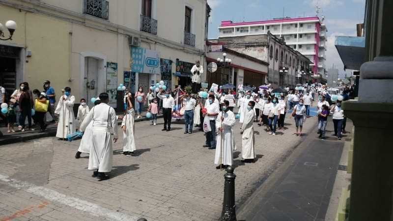 Alrededor de 3 mil personas marchan en Córdoba a favor fe la mujer y de la vida