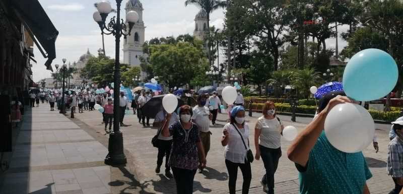 Alrededor de 3 mil personas marchan en Córdoba a favor fe la mujer y de la vida