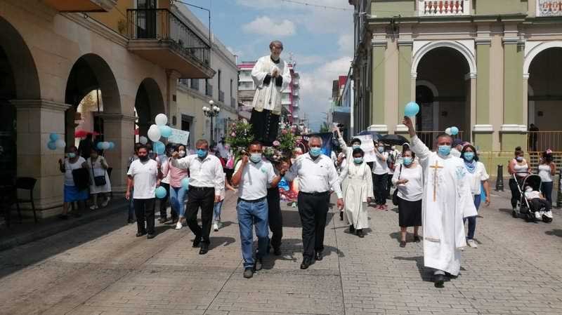 Alrededor de 3 mil personas marchan en Córdoba a favor fe la mujer y de la vida
