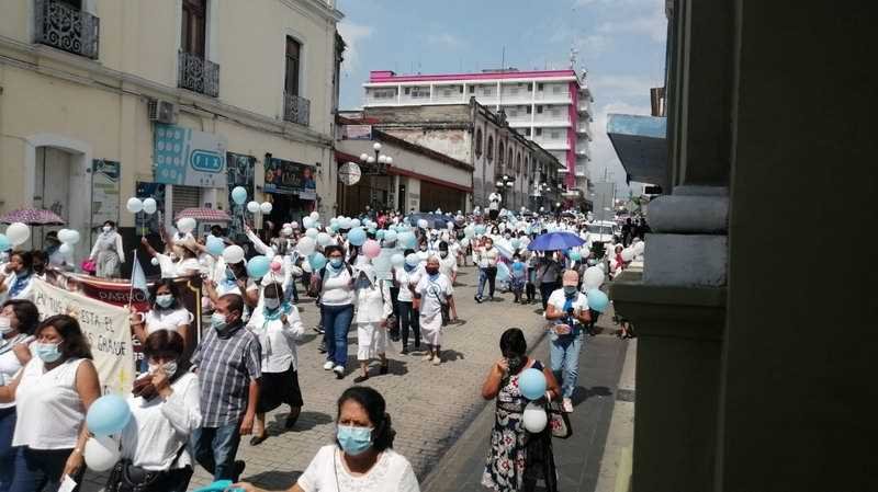 Alrededor de 3 mil personas marchan en Córdoba a favor fe la mujer y de la vida