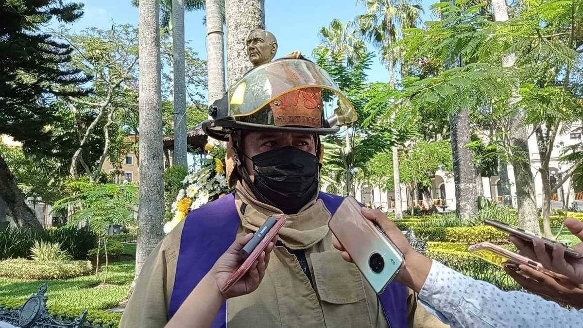 El cura bombero Oscar F. Martínez Limón, testimonio de fe y labor humanitaria