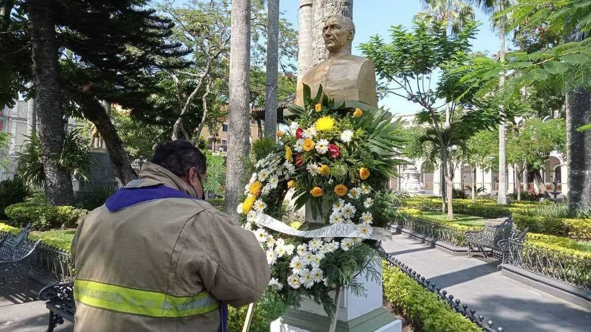 El cura bombero Oscar F. Martínez Limón, testimonio de fe y labor humanitaria