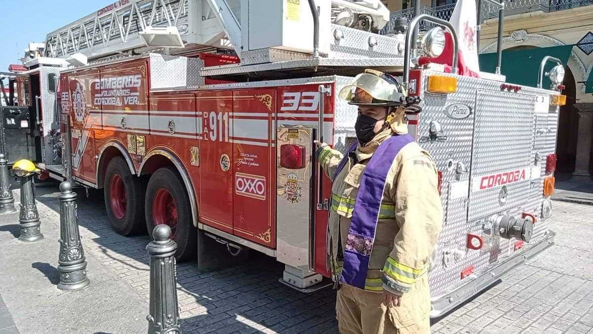 El cura bombero Oscar F. Martínez Limón, testimonio de fe y labor humanitaria