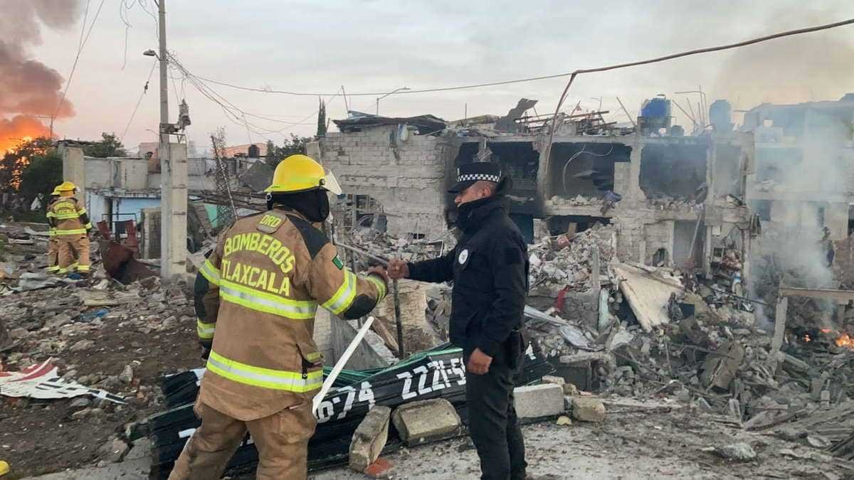 Evacuación salva a cientos por explosión en Xochimehuacan, Puebla