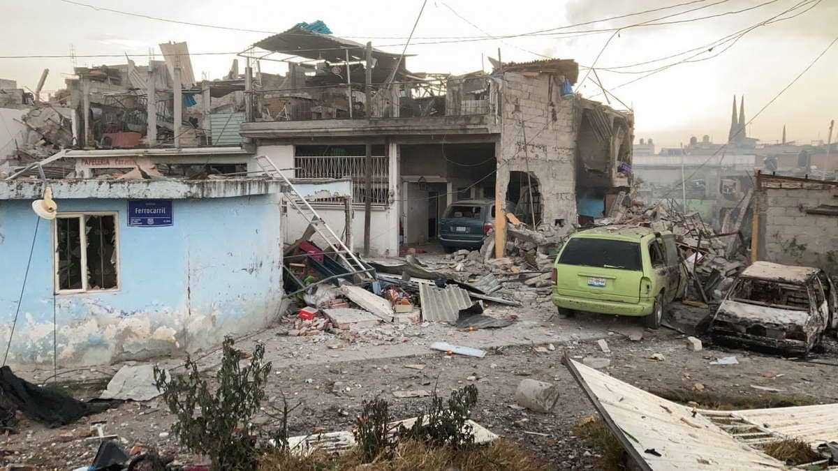 Evacuación salva a cientos por explosión en Xochimehuacan, Puebla