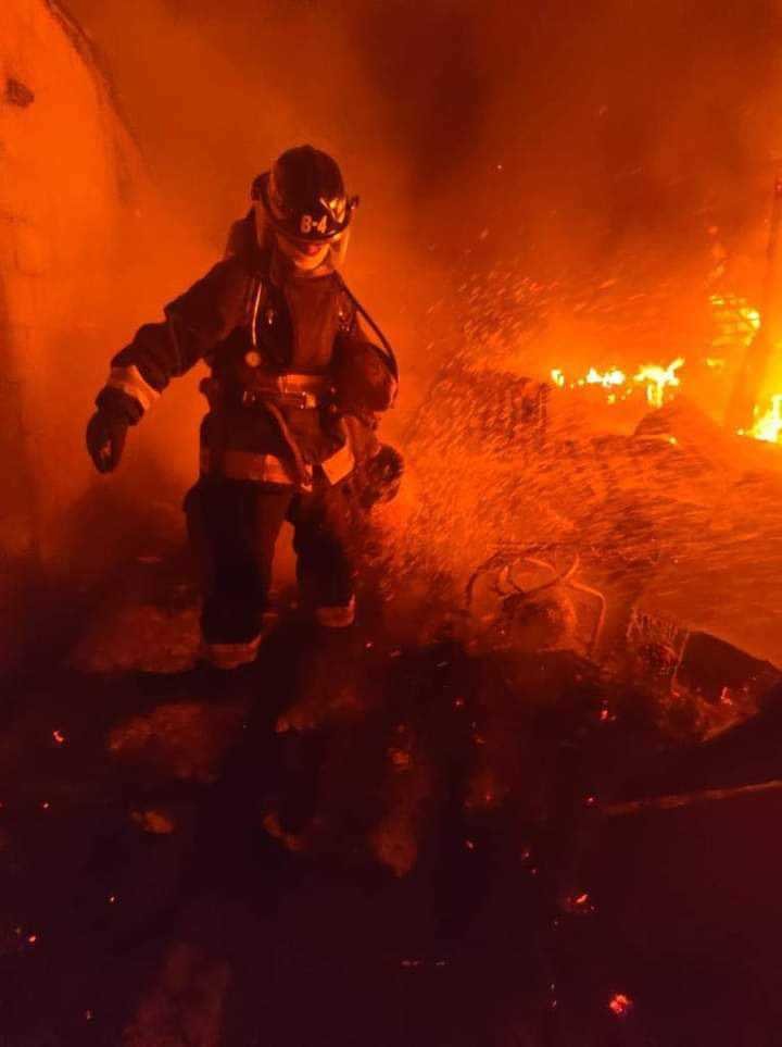 Evacuación salva a cientos por explosión en Xochimehuacan, Puebla