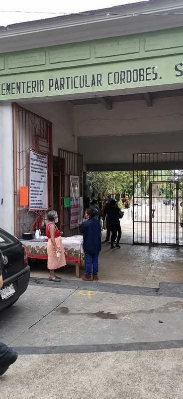Miles acuden a camposantos a honrar a sus muertos; mañana termina “puente”