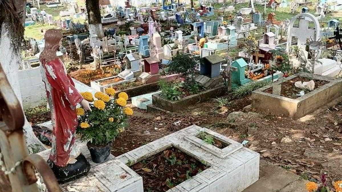 Miles acuden a camposantos a honrar a sus muertos; mañana termina “puente”