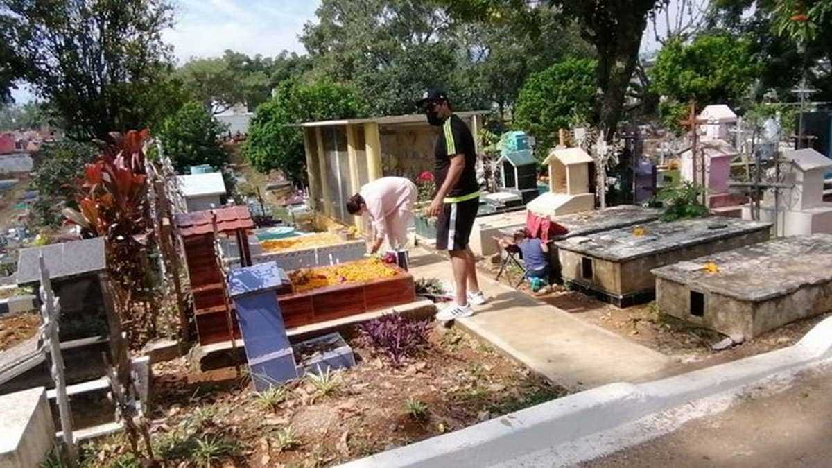 Miles acuden a camposantos a honrar a sus muertos; mañana termina “puente”