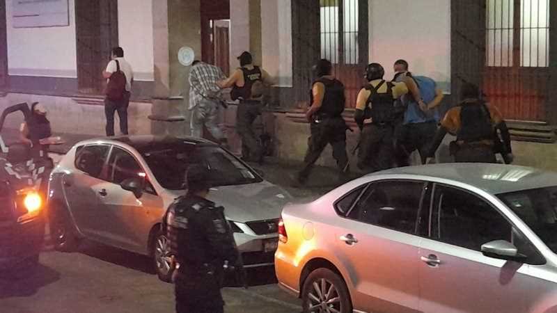 Presentan en Fiscalía Regional a hijo de diputado; el legislador enviado a Xalapa