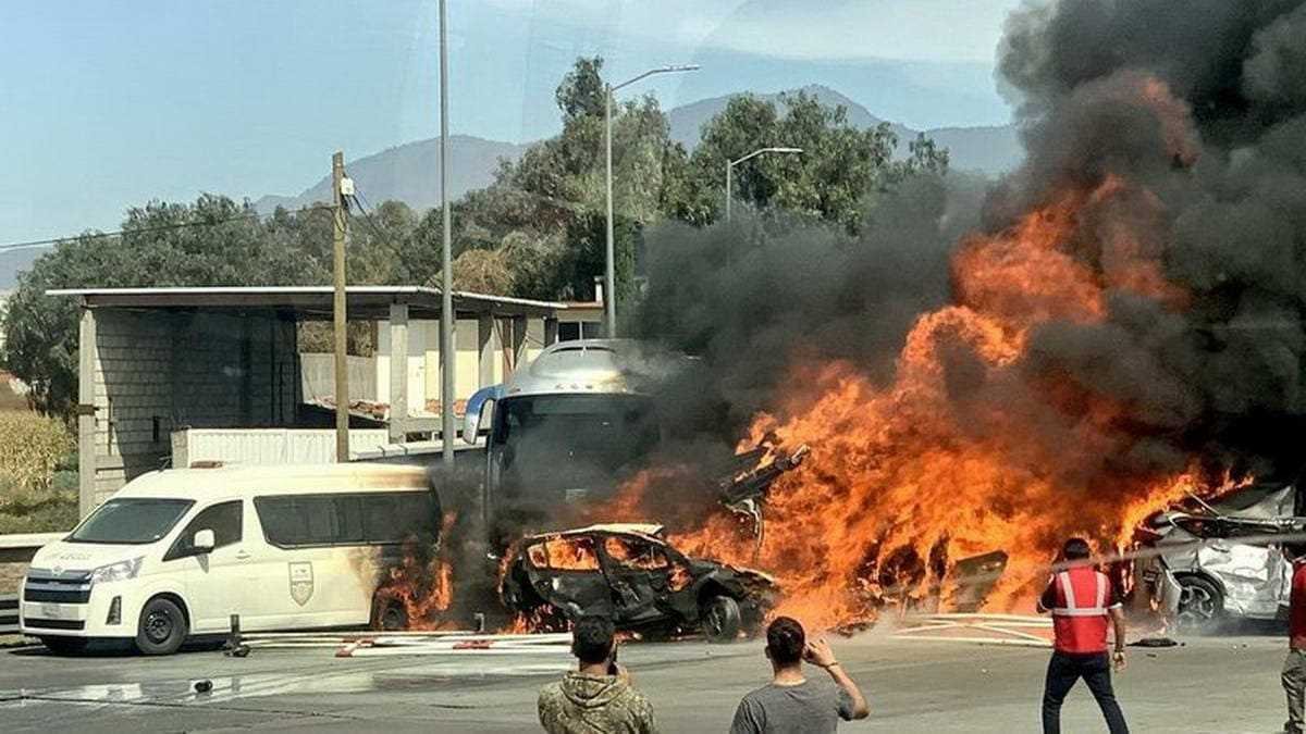 Choque múltiple en la México-Puebla deja al menos 15 personas muertas