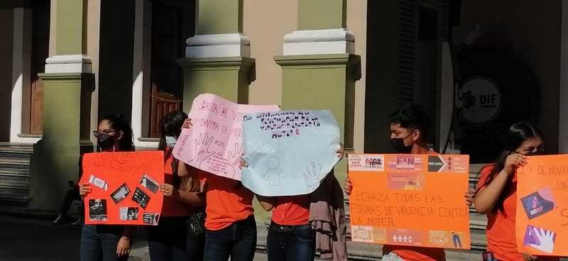 Alumnos del telebachillerato de Millán conmemoran Día de Eliminación de Violencia contra la Mujer
