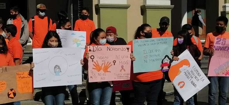 Alumnos del telebachillerato de Millán conmemoran Día de Eliminación de Violencia contra la Mujer