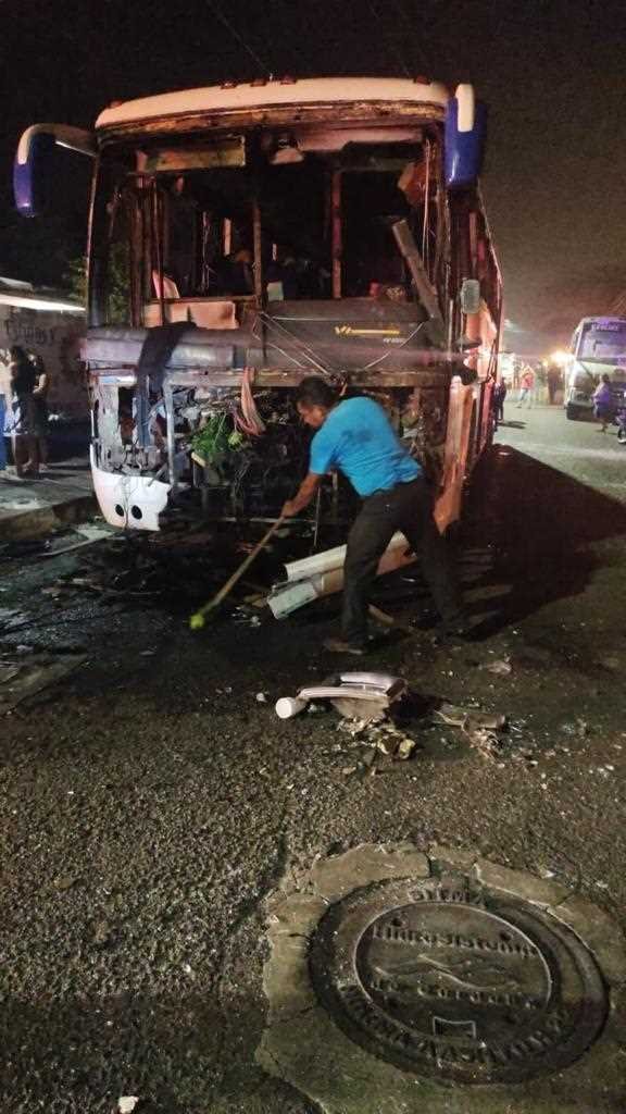 Se incendia autobús en 20 de Noviembre al estallar cohete en su interior: 4 heridos y 8 con crisis nerviosa