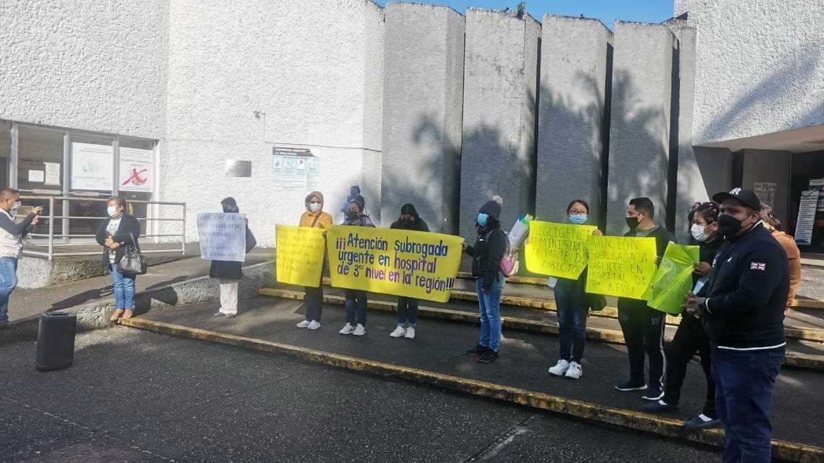 Protestan maestras por negligencia médica en el Issste de Orizaba
