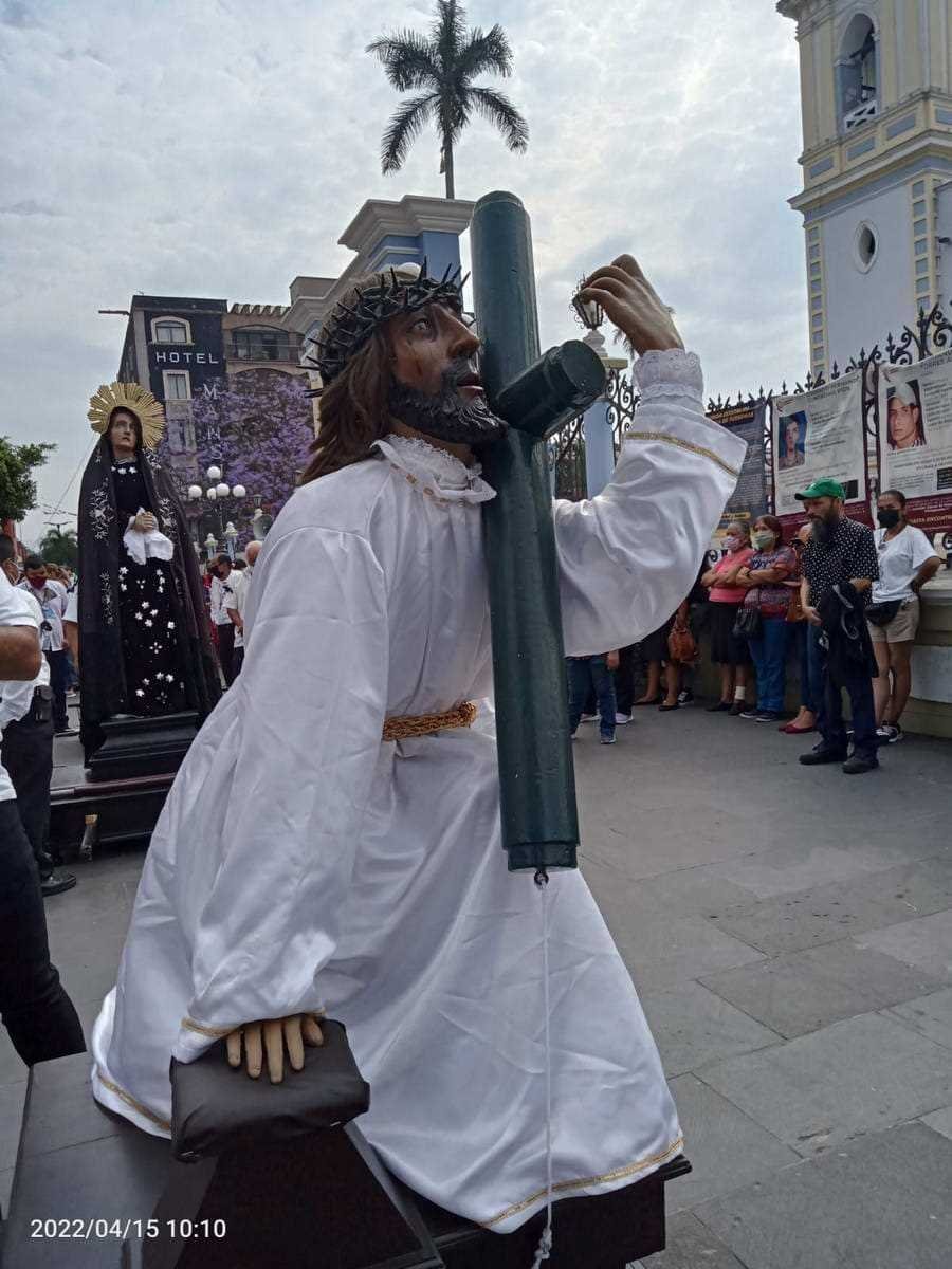 Miles de cordobeses participan en Vía Crucis para honrar la pasión y muerte de Jesús de Nazareth