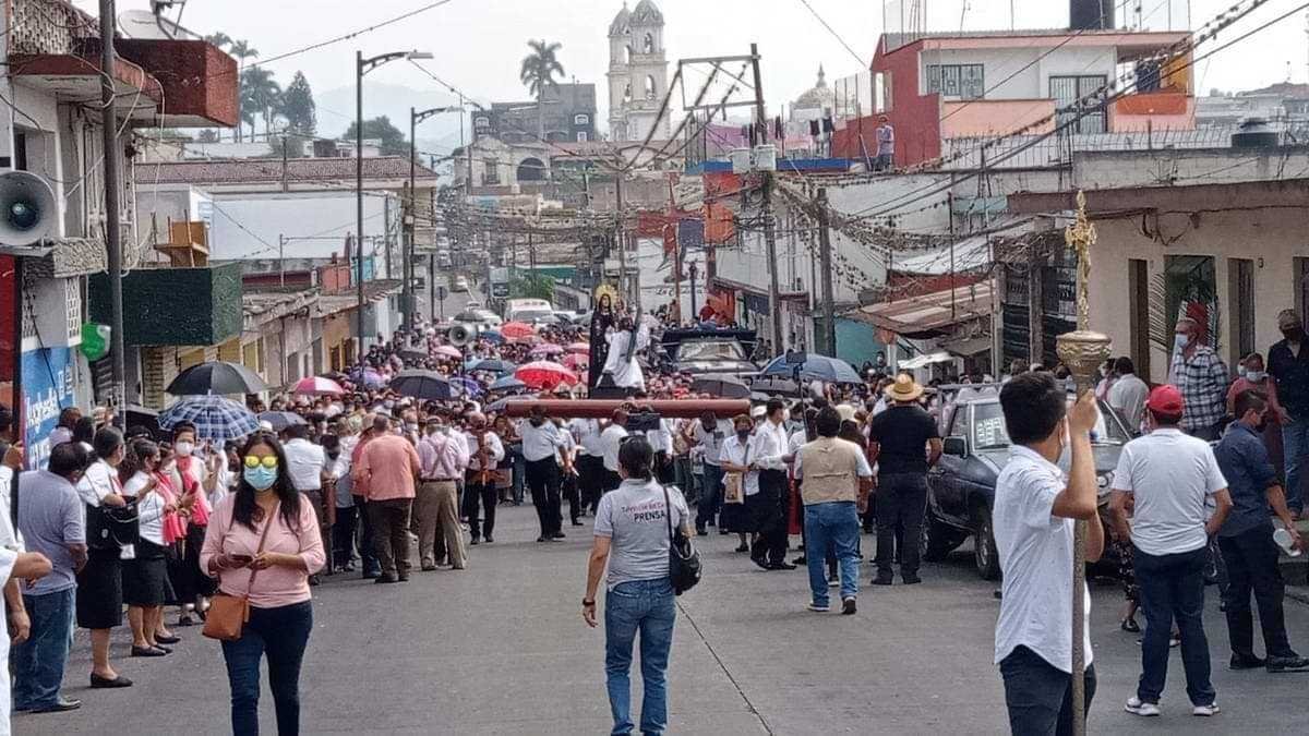 Miles de cordobeses participan en Vía Crucis para honrar la pasión y muerte de Jesús de Nazareth