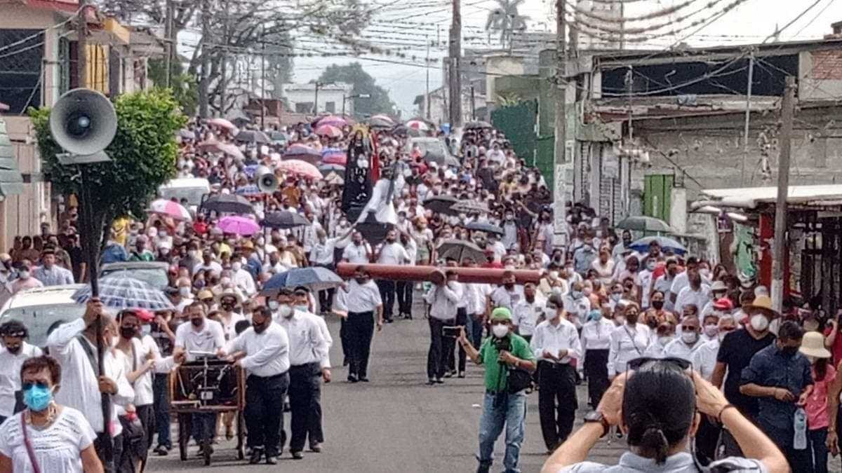 Miles de cordobeses participan en Vía Crucis para honrar la pasión y muerte de Jesús de Nazareth
