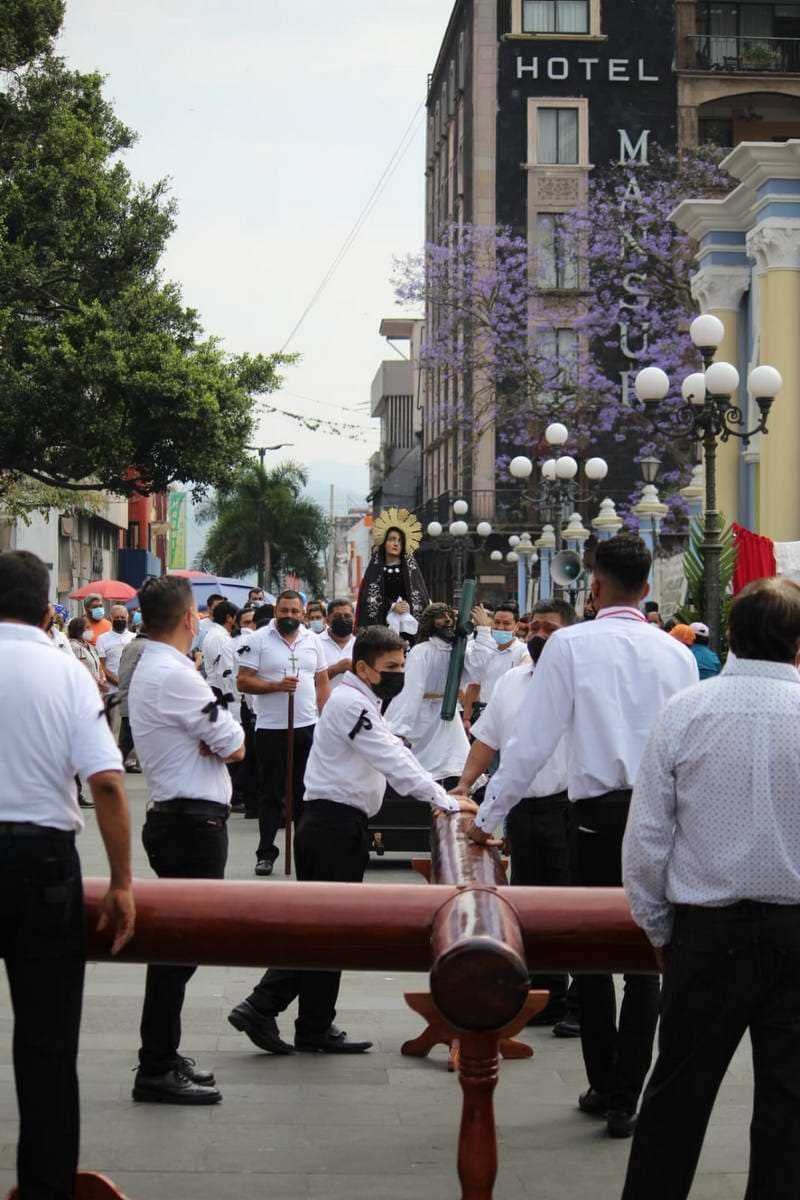 Miles de cordobeses participan en Vía Crucis para honrar la pasión y muerte de Jesús de Nazareth