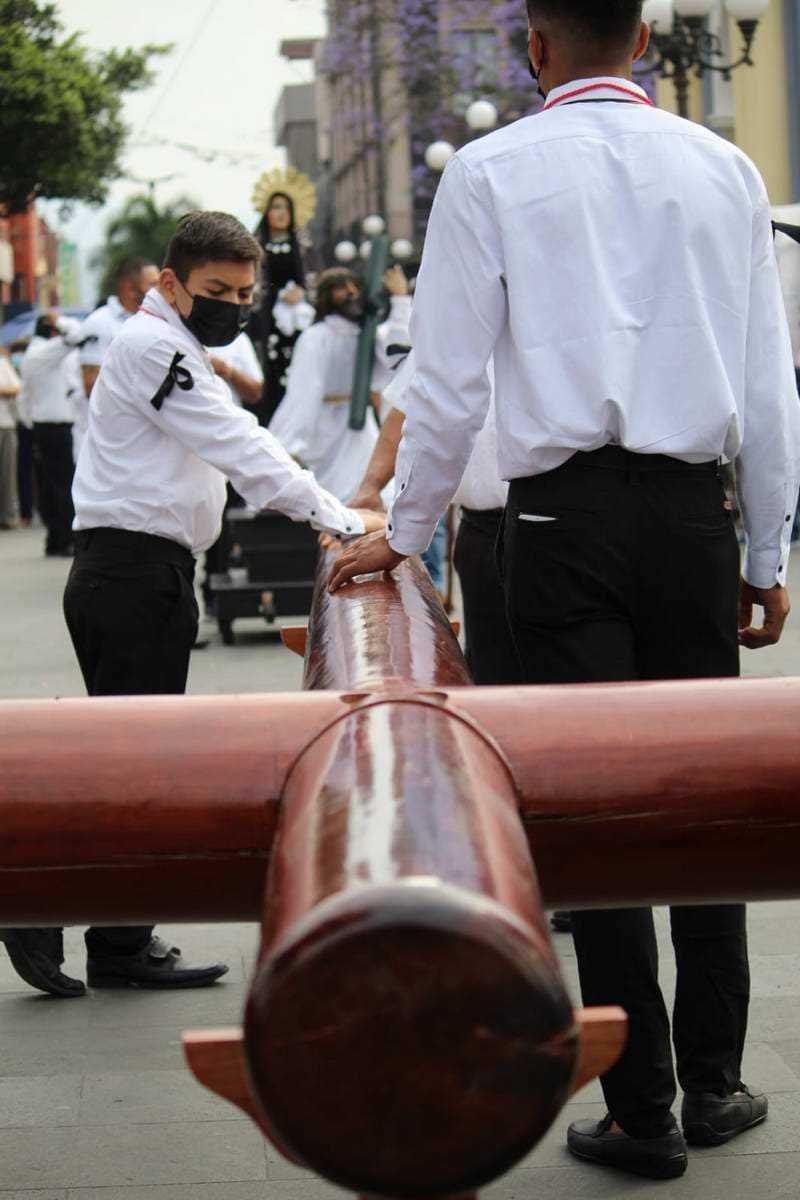 Miles de cordobeses participan en Vía Crucis para honrar la pasión y muerte de Jesús de Nazareth