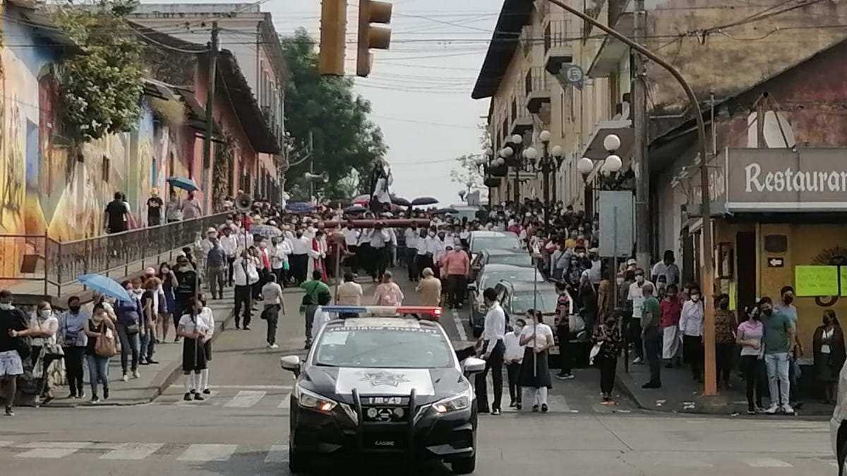 Miles de cordobeses participan en Vía Crucis para honrar la pasión y muerte de Jesús de Nazareth