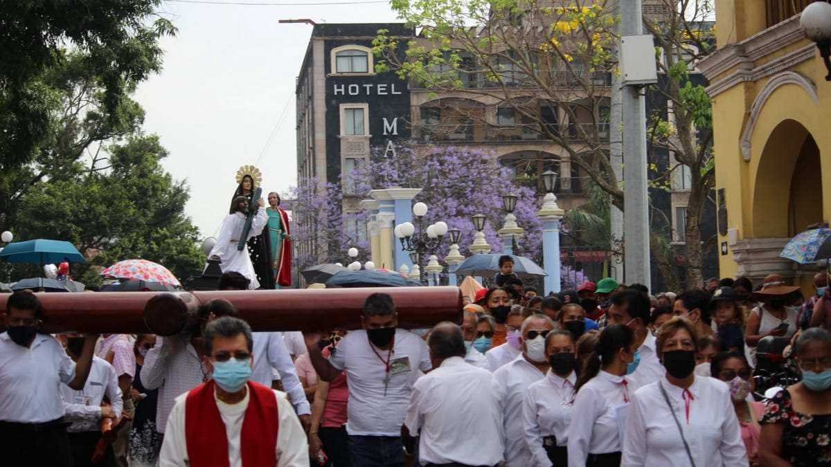 Miles de cordobeses participan en Vía Crucis para honrar la pasión y muerte de Jesús de Nazareth