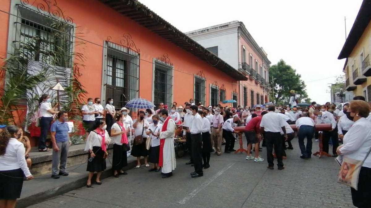 Miles de cordobeses participan en Vía Crucis para honrar la pasión y muerte de Jesús de Nazareth