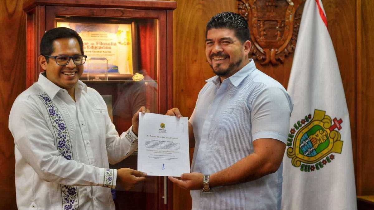 Zenyazen Escobar entrega nombramiento