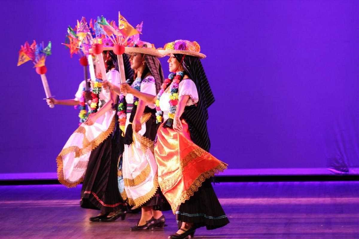Ballet Folklórico de Orizaba festeja su 35 aniversario